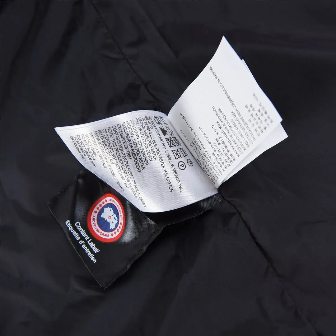 P360 Red] Canada Goose Canada Goose #Freestyle Crew 4154M Men’s and Women’s Vest Down# ➖ Genuine synchronous anti-counterfeiting chip sensor! ➖ Imported Behringer embroidery machine to customize 10,000-needle embroidery logo! ➖ Imported 21-count polyester-cotton blended original fabric, using Feather-Light 10D waterproof coating fabric, made of 84.5% polyester fiber and 15.5% cotton, 100% the best feel in the entire network! ➖ The genuine official website uses the national standard 80 white duck down, and will never be misled by false claims such as 90 down or goose down! ➖ 100% nylon nylon lining with double double-layer sealing design to prevent velvet from running away. Top-grade polar fleece is used in the collar and pockets to keep warm and comfortable! ➖ Yoshida YKK provides original custom-made electroplated sliders. YKK two-way lockable zippers are tight and smooth and will not peel off paint! ➖ 3M composite original Velcro is durable, and all accessories and hardware are disassembled and customized! ⛔No slander, no exaggeration, no need for too much copywriting, because it is focused, it is professional!  SIZE: XS S M L XL XXL